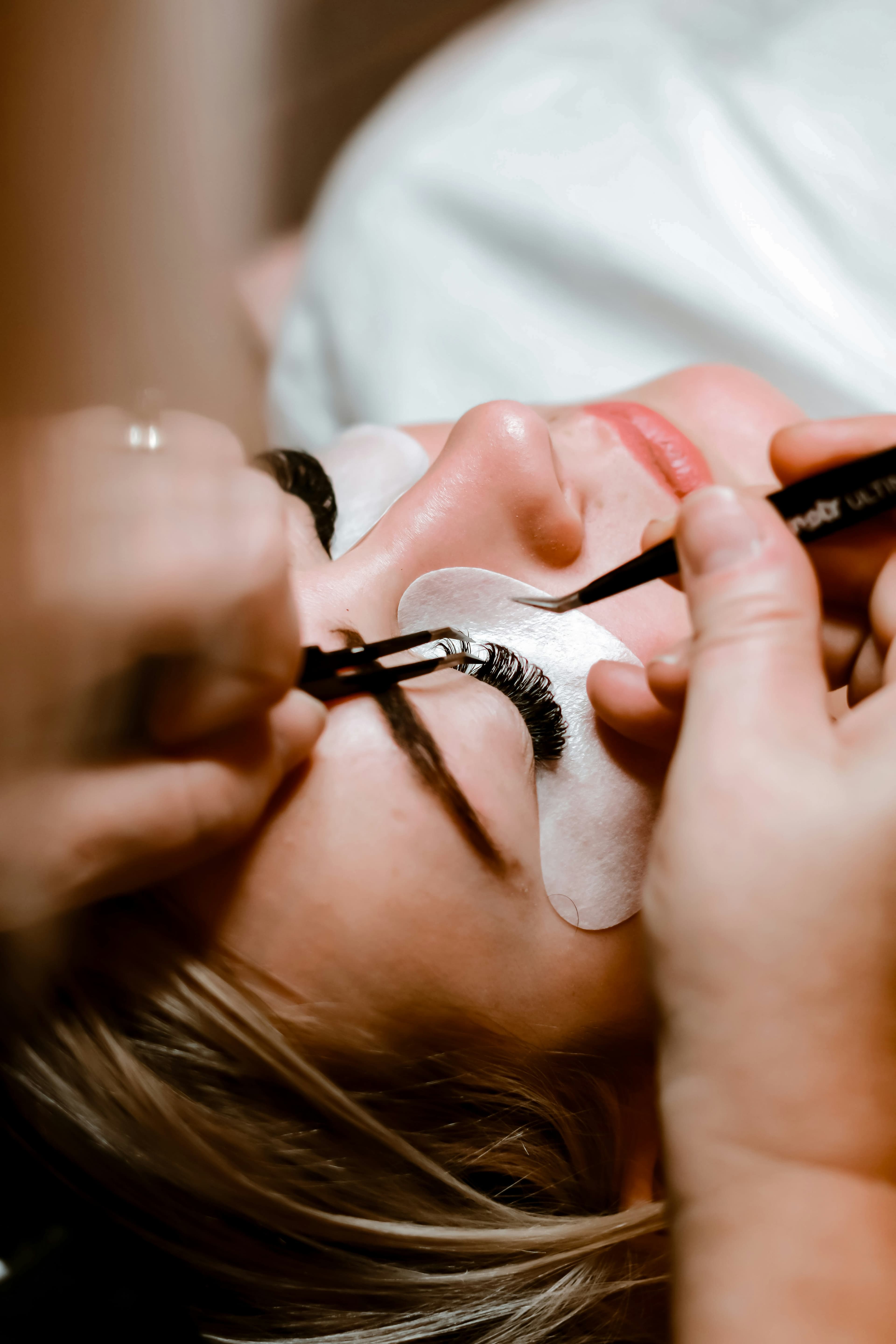 Wimpernverlängerung und -pflege
